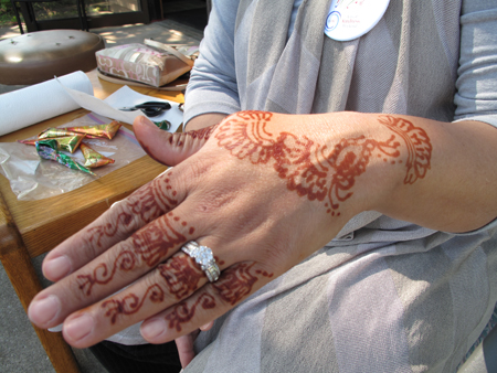 Henna painting at Rahma Clinic.